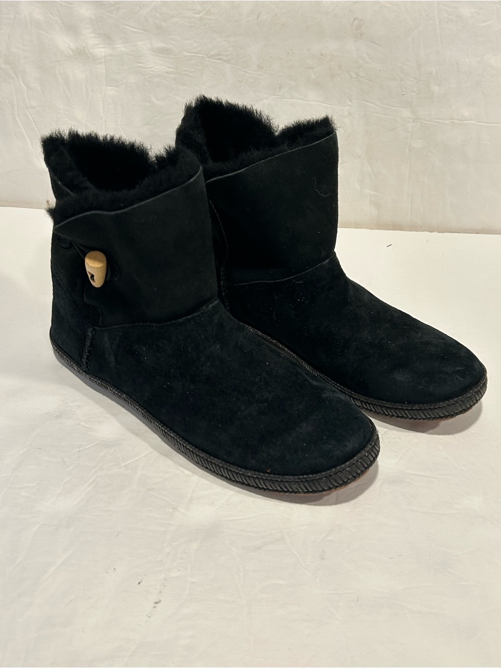 UGG Garnet Black Suede Toggle Ankle Boots Shearling Comfort Casual Size 8